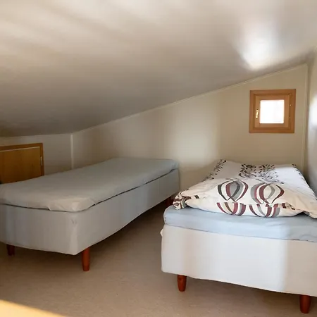 Kiisa A&b Two With Aurora