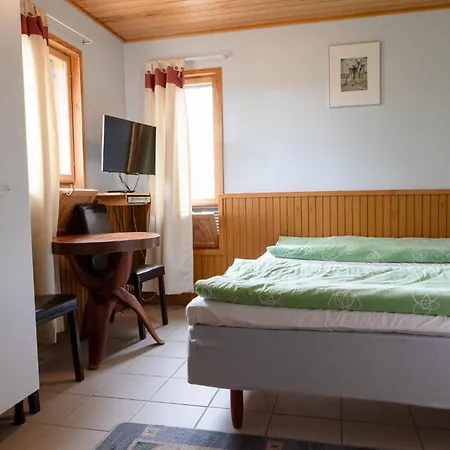 Kiisa A&b Two With Aurora