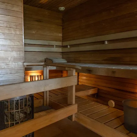 Kiisa A&b Two With Aurora