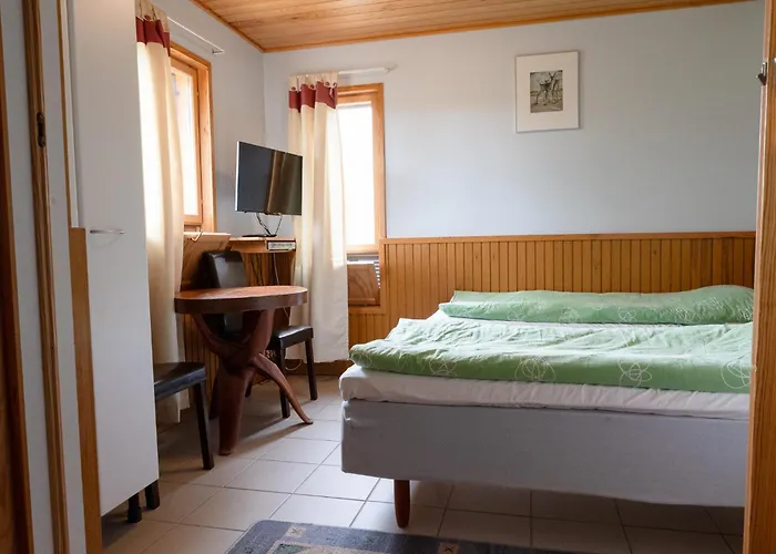 Kiisa A&b Two With Aurora