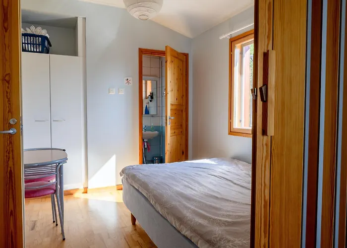 Kiisa A&b Two With Aurora